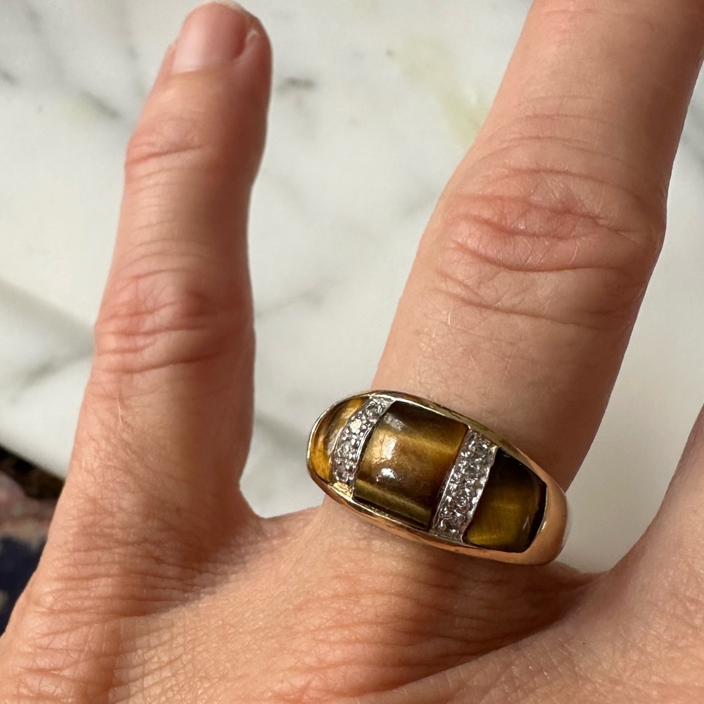 10k gold, tiger eye ring. Size 7